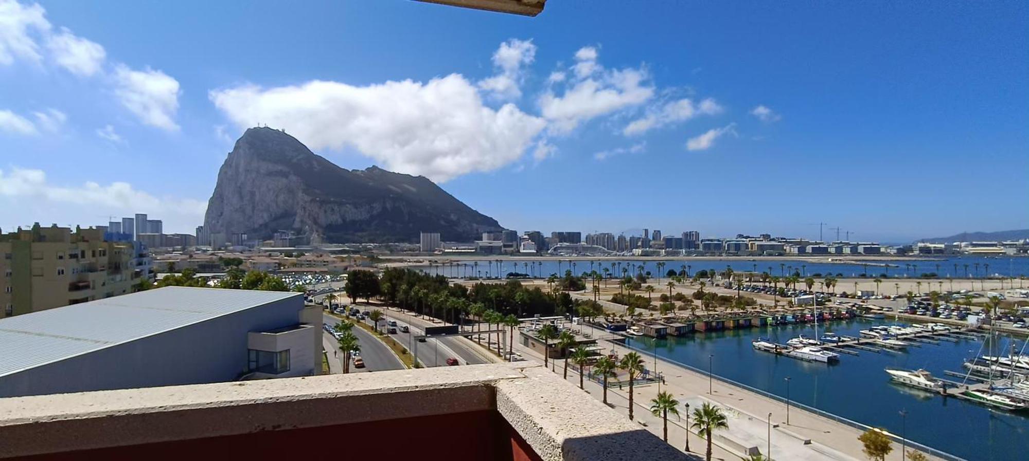 Отель Ohtels Campo De Gibraltar Ла-Линеа-де-ла-Консепсьон Экстерьер фото