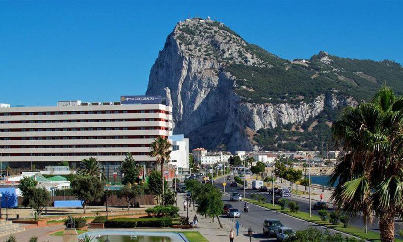 Отель Ohtels Campo De Gibraltar Ла-Линеа-де-ла-Консепсьон Экстерьер фото